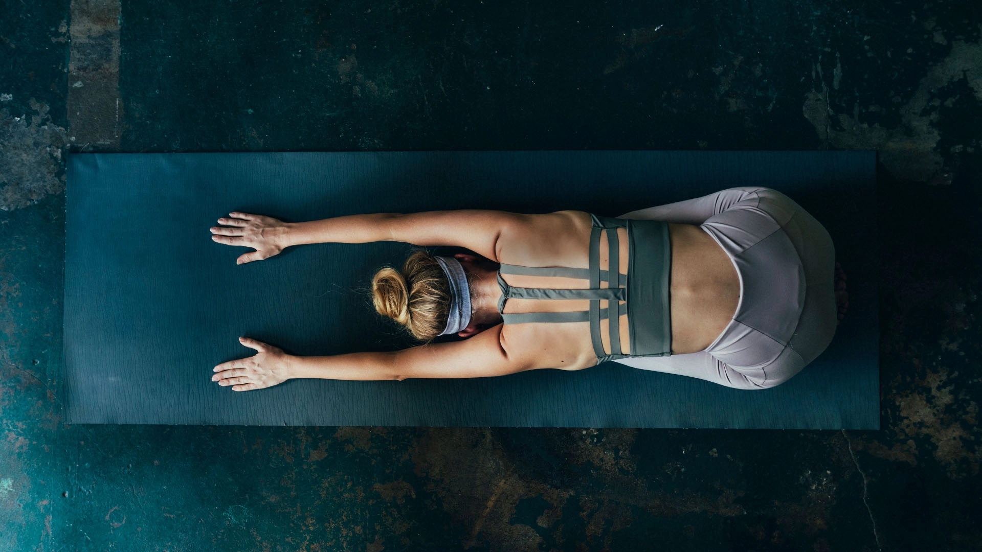https://images.dailyom.com/images/Header_Yoga&Fitness2_1920x1080.jpg