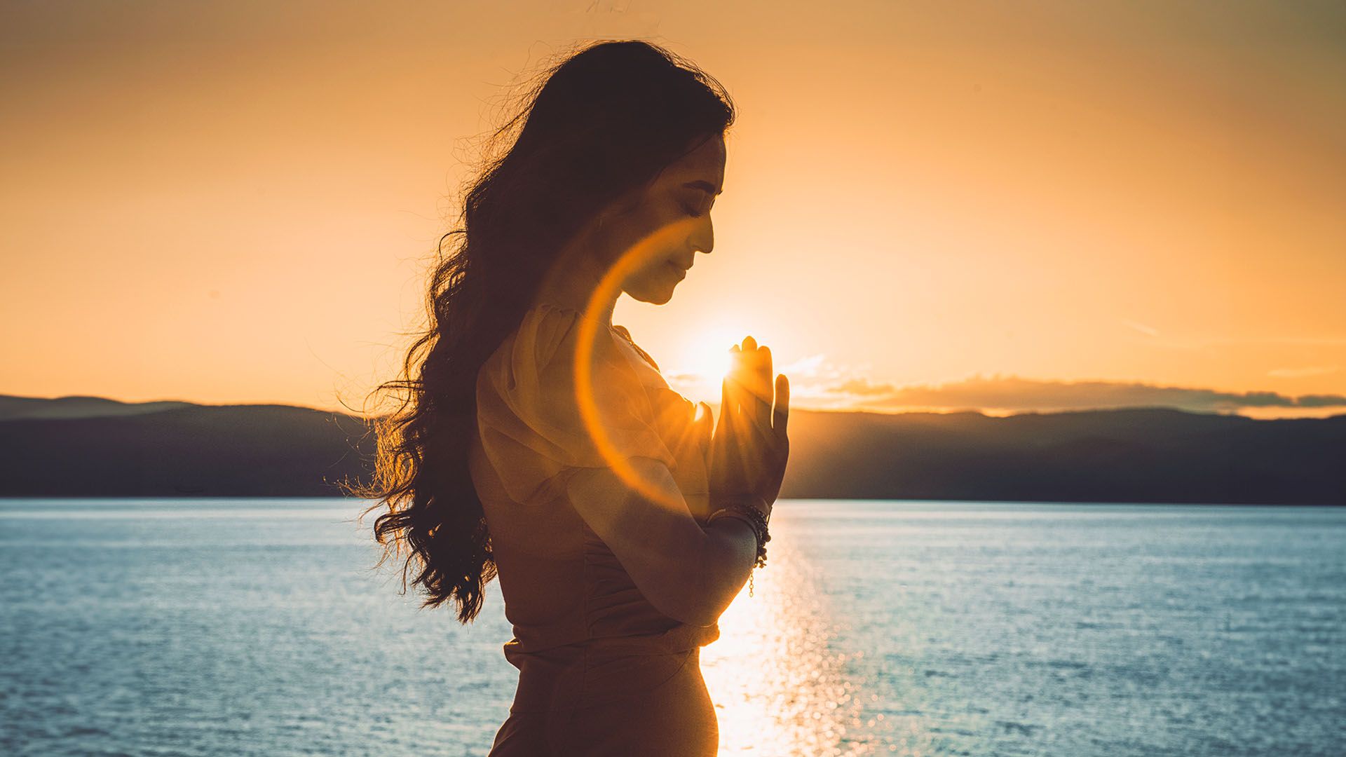 https://images.dailyom.com/images/LP_BefriendingtheGhostsAmongUsforEmotionalFreedom_1920x1080.jpg