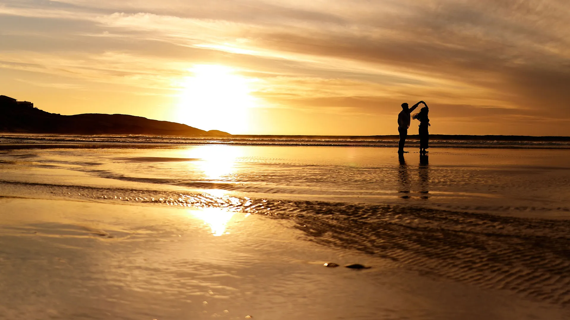 https://images.dailyom.com/images/LP_CommunicationSecretsforaHappyRelationship_1920.jpg