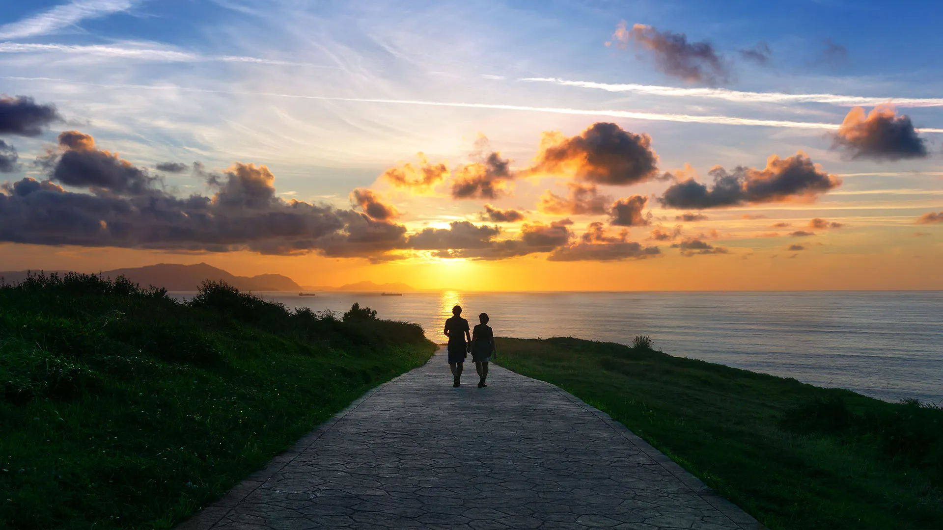 https://images.dailyom.com/images/LP_ConsciousDating_1920x1080_950.jpg