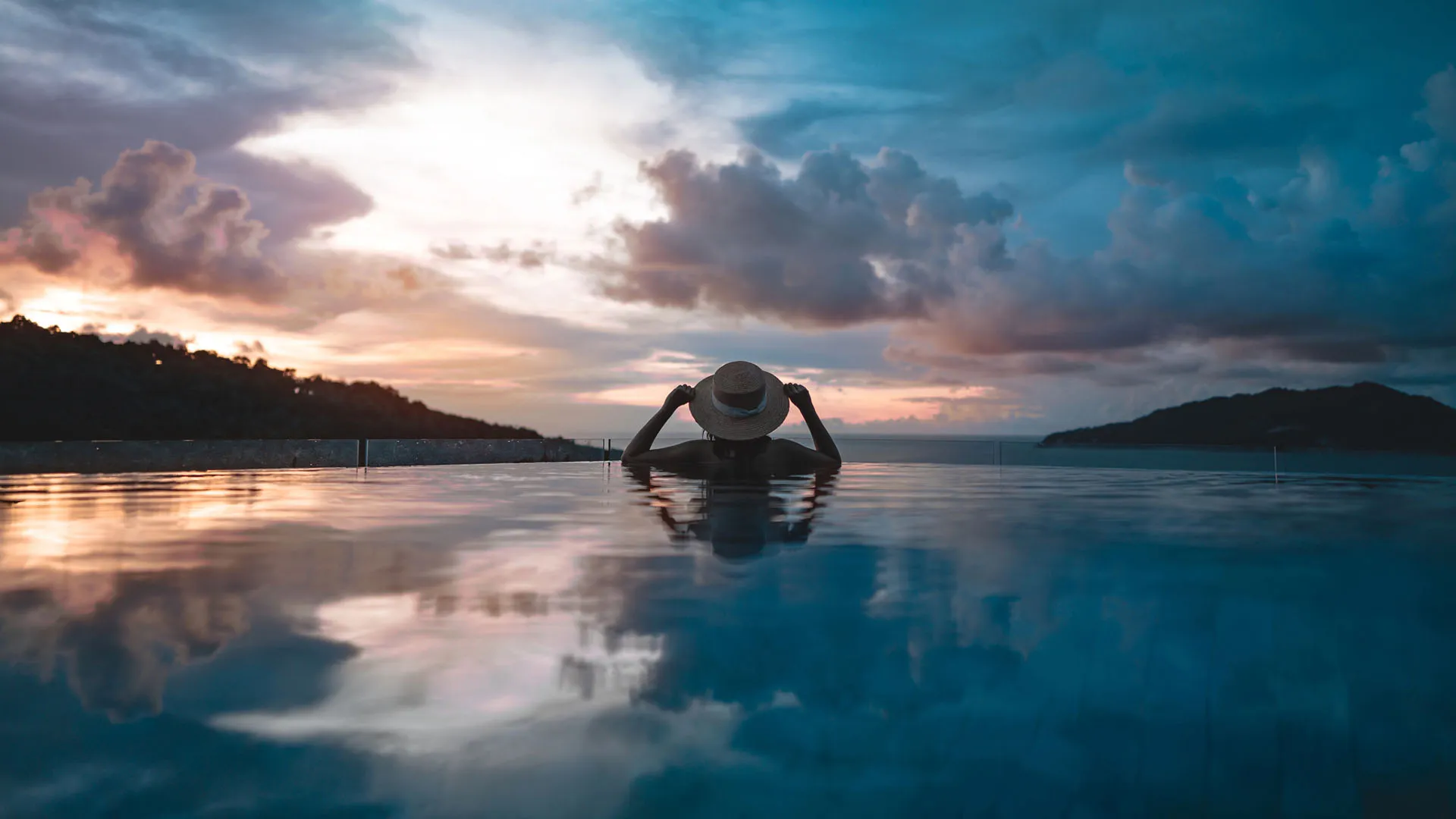 https://images.dailyom.com/images/LP_LivinginCalmnessWhenEmotionsOverwhelmYou_3_1920x1080.jpg