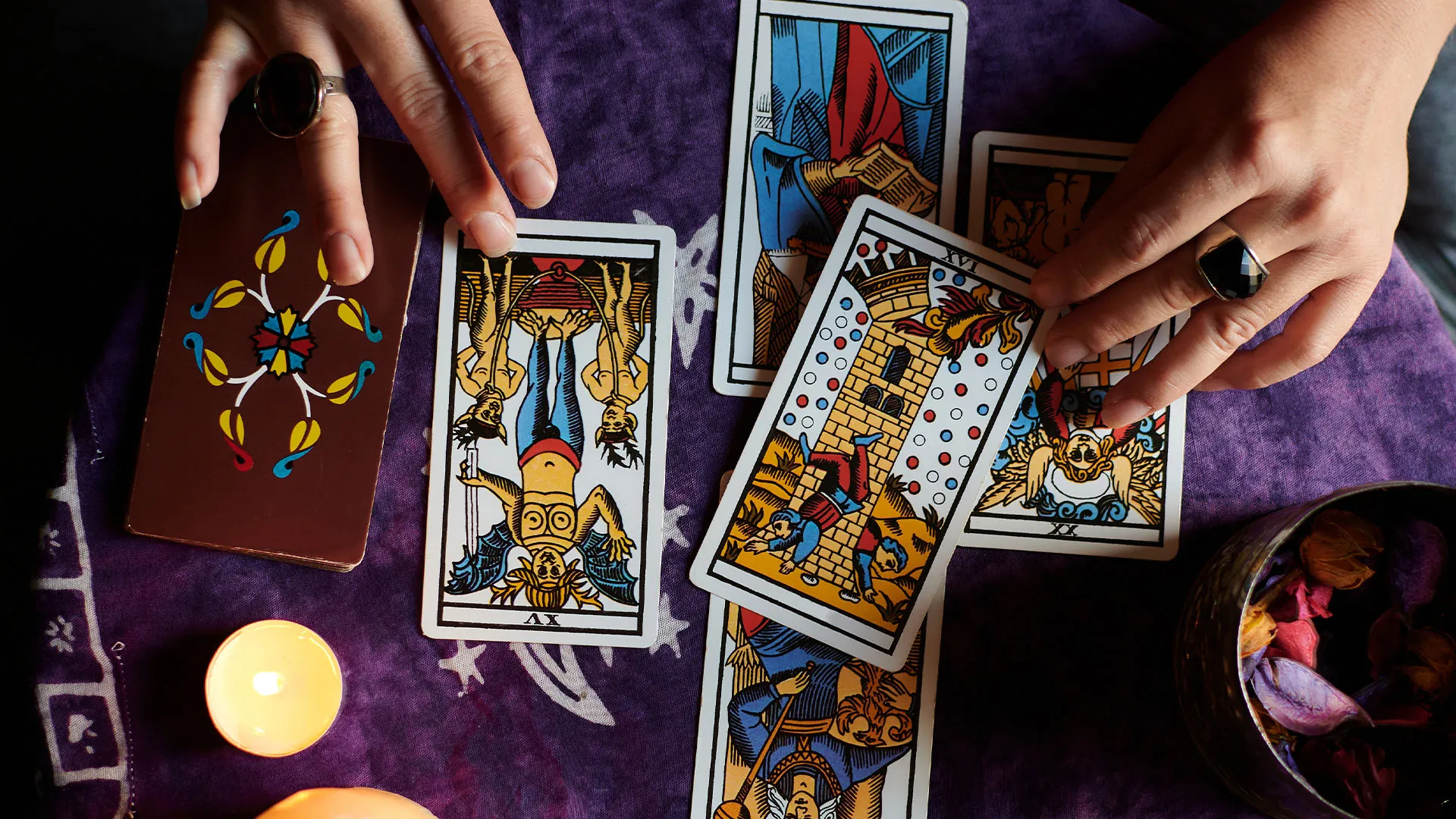 https://images.dailyom.com/images/LP_ReadTarotCardsLikeAPro_1920x1080.jpg