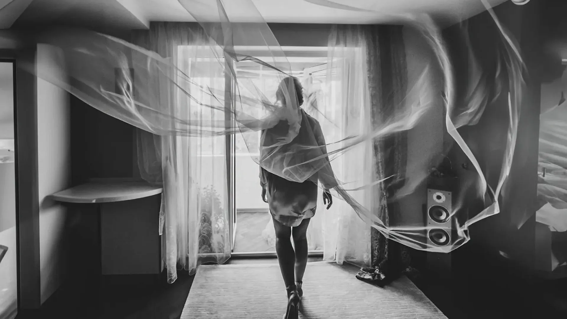 https://images.dailyom.com/images/LP_TheArtofSurrenderLivingaSpirit-LedLife_2_1920.jpg